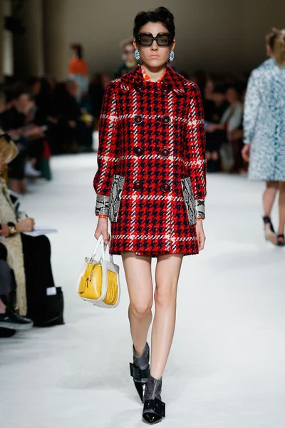 Look 15
